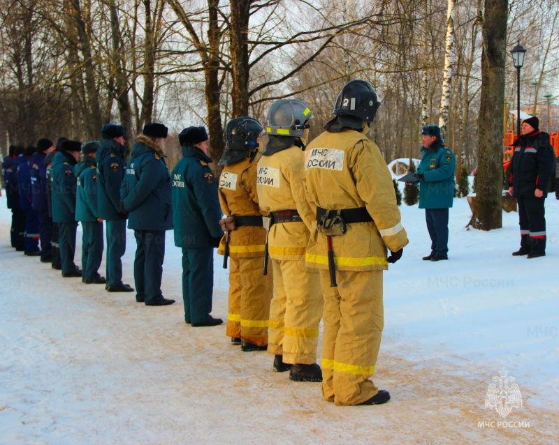 «Выход на лед запрещен!». В Смоленске провели учения по спасению провалившихся под лед