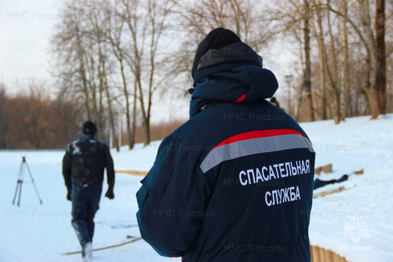 «Выход на лед запрещен!». В Смоленске провели учения по спасению провалившихся под лед