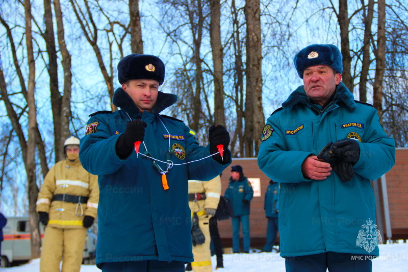 «Выход на лед запрещен!». В Смоленске провели учения по спасению провалившихся под лед