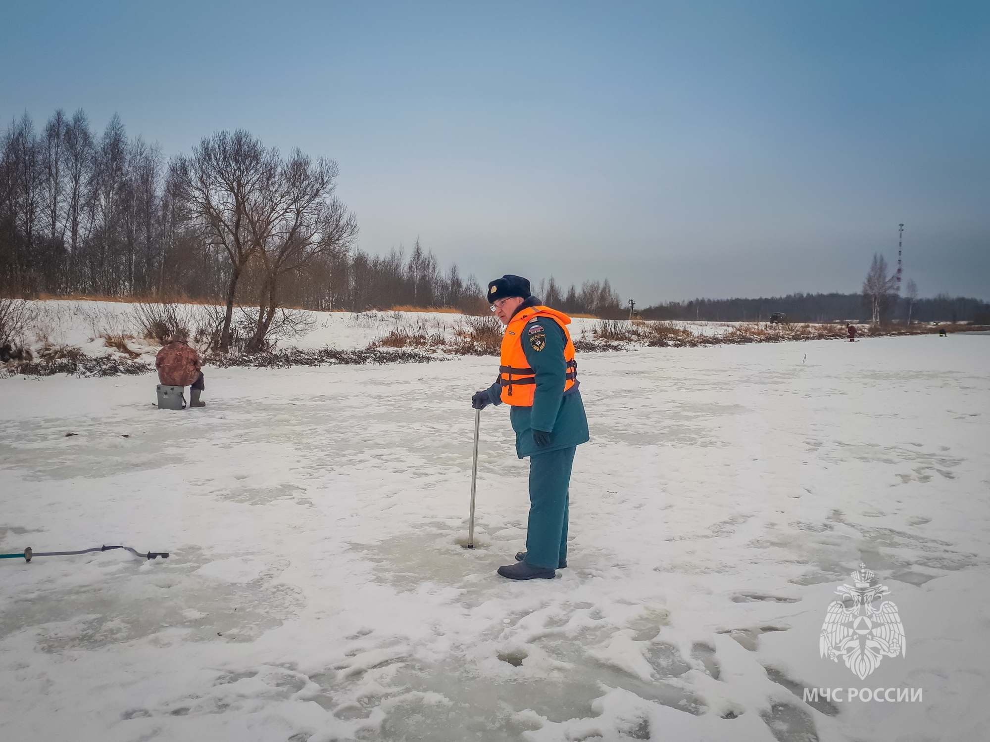 Инспекторы ГИМС провели очередной рейд и напомнили о возможных рисках и  правилах безопасности на зимних водоемах | 04.12.2022 | Смоленск -  БезФормата